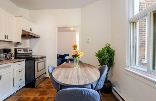 Mile End Apartment | Convenient 4BR in Mont-Royal’s Downtown