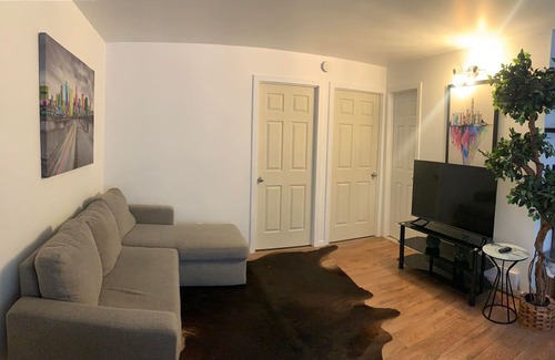 Griffintown Apartment | Convenient 6-8-Guest Apartment in Prime Location