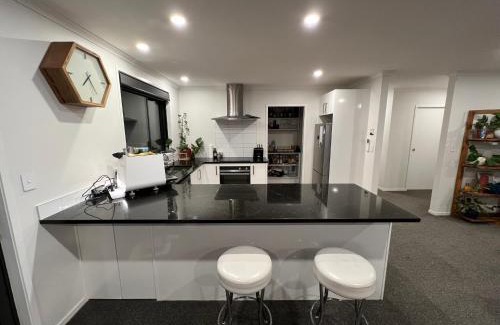Waitara House | Convenient and comfortable Waitara