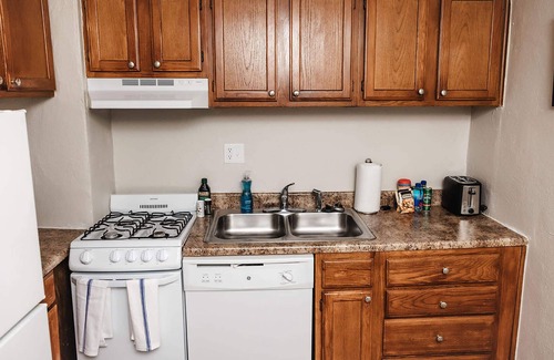 St. Louis Apartment | Convenient Apt w/Shopping, Dining & Freeways