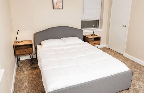 St. Louis Apartment | Convenient Apt w/Shopping, Dining & Freeways
