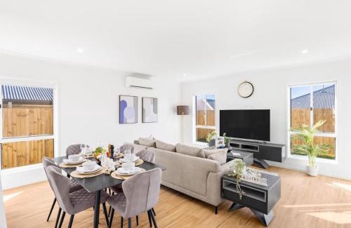 Greenbank House | Convenient Brandnew 4 Beds House, 5 mins to mall