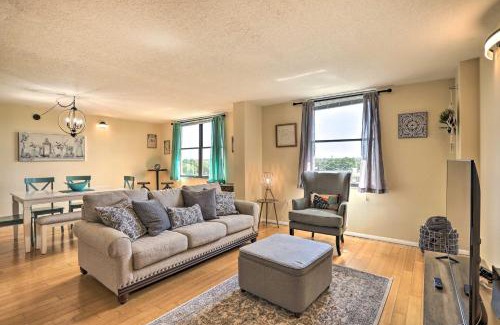 Clearwater Apartment | Convenient Clearwater Condo Less Than 4 Mi to Beach!
