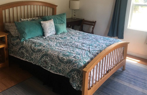 Osprey Village House | Convenient Cottage Close to Beaches - Pet Friendly!