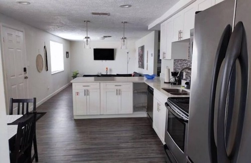 New Port Richey House | Convenient, cozy and bright :)