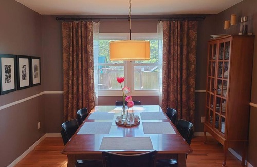 West Des Moines House | Convenient Family Two-Story Home