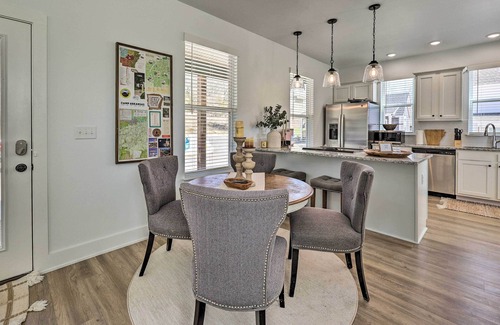 Fayetteville House | Convenient Fayetteville Home - 3 Mi to Town!