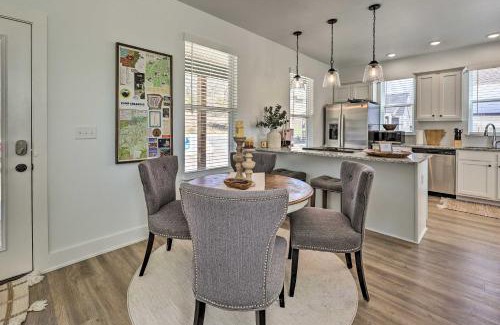 Fayetteville House | Convenient Fayetteville Home - 3 Mi to Town!