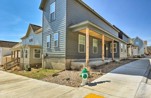 Fayetteville House | Convenient Fayetteville Home - 3 Mi to Town!