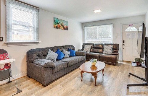 Glenarden House | Convenient Glenarden Home - 3 Mi to FedEx Field!