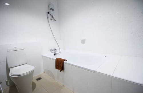 Srisa Chorakhe Noi Hotel | Convenient Grand Hotel by Zuzu