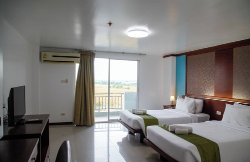 Srisa Chorakhe Noi Hotel | Convenient Grand Plus Hotel Suvarnabhumi