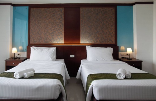 Srisa Chorakhe Noi Hotel | Convenient Grand Plus Hotel Suvarnabhumi
