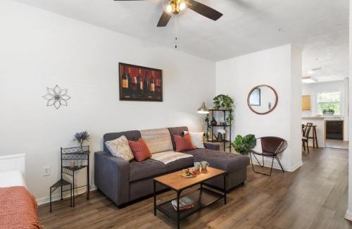 Gainesville House | Convenient & Inviting - Fully-Equipped 2BD Condo