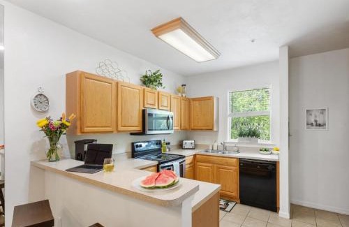 Gainesville House | Convenient & Inviting - Fully-Equipped 2BD Condo