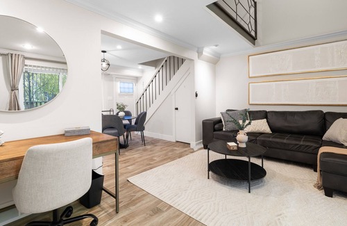 Murray House | Convenient Living Awaits 2 bedrooms and 1.5 bathrooms