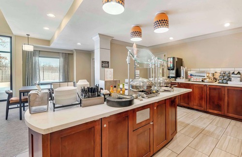 Herndon Apartment | Convenient Location! 3 Relaxing Units, Kitchen, Pet-Friendly, Onsite Parking