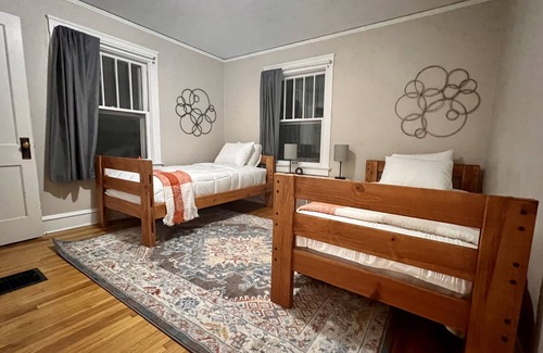 Bloomington House | Convenient location Quiet Comfortable- Near ISU-IWU Fire-Pit Grill Porch