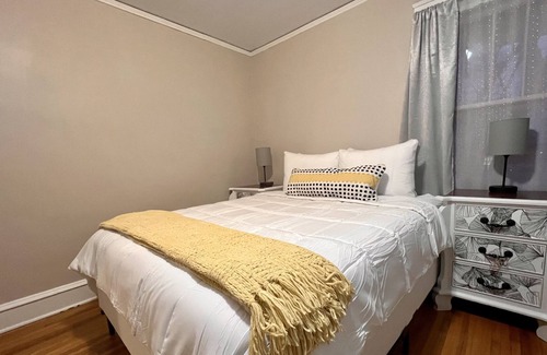 Bloomington House | Convenient location Quiet Comfortable- Near ISU-IWU Fire-Pit Grill Porch