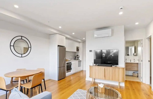 Mission Bay House | Convenient Modern 2-Bedroom Unit With Free Parking