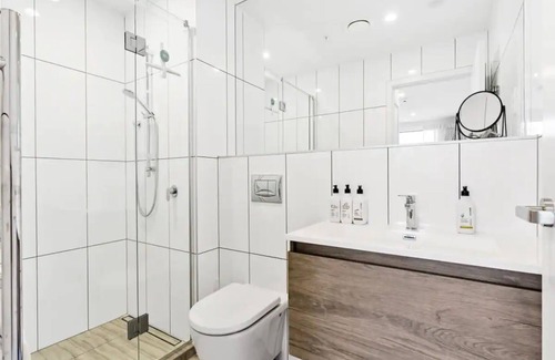 Mission Bay House | Convenient Modern 2-Bedroom Unit With Free Parking
