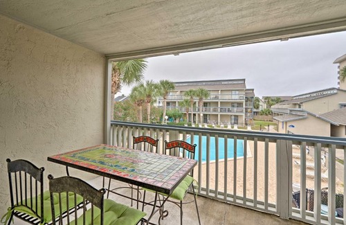 Holiday Beach Apartment | Convenient PCB Condo with Pool Access Walk to Beach