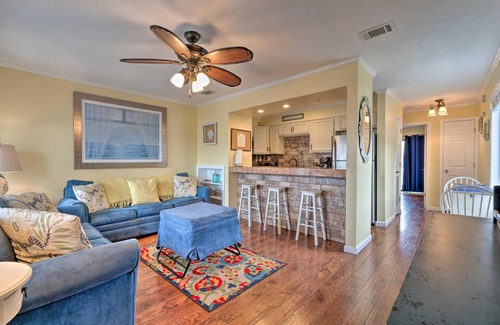Holiday Beach Apartment | Convenient PCB Condo with Pool Access Walk to Beach