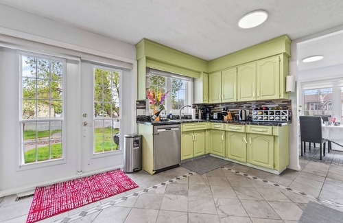 Southeast Edmonton House | Convenient & peaceful just for U