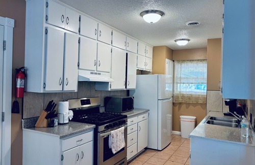 Springdale House | Convenient, Quiet and Clean Home