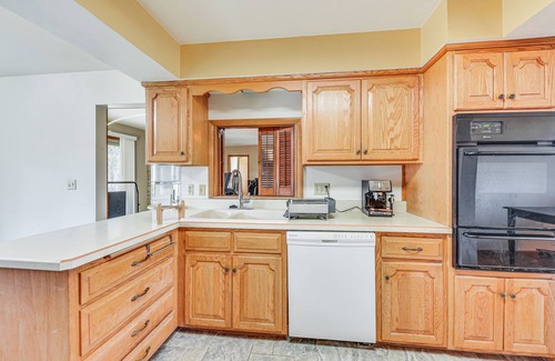 Racine Apartment | Convenient Racine Home: 4 Mi to Lake Michigan!