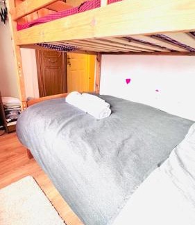 Reading House | Convenient Retreat Rooms