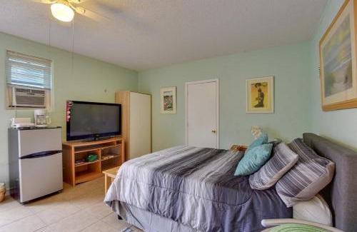 Whitfield Apartment | Convenient Sarasota Studio with Lush Backyard!