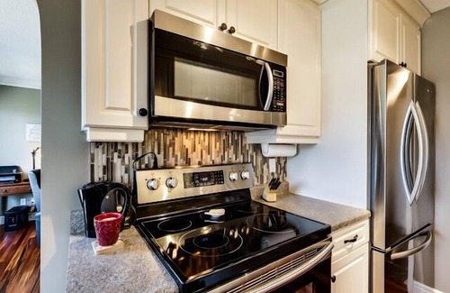 Southwest Edmonton Condo | Convenient Southside- 10 min to West Edmonton Mall, Cross Cancer Clinic, U of A