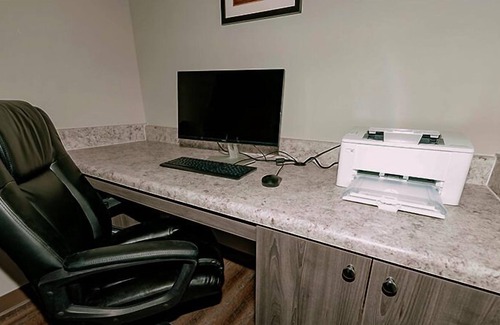 Pleasanton House | Convenient Stay! 4 Relaxing Units with Free Parking and Fully-equipped Kitchens!