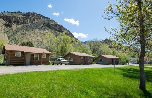 Gardiner Cabin | Convenient Stay! Free Parking Onsite,Heaven on Earth!