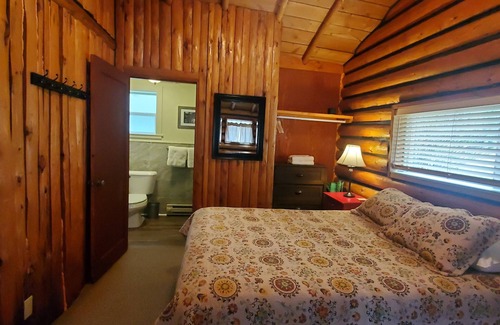 Gardiner Cabin | Convenient Stay! Free Parking Onsite,Heaven on Earth!