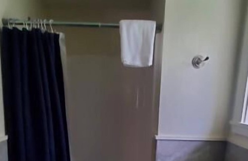 Gardiner House | Convenient Stay! Heated Pool, Free Parking Onsite, Near Gardiner Downtown!