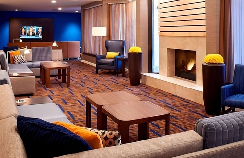 Auburn Hills Hotel | Convenient Stay in Detroit Auburn Hills! 2 Enjoyable Units, Pets Allowed, Pool!