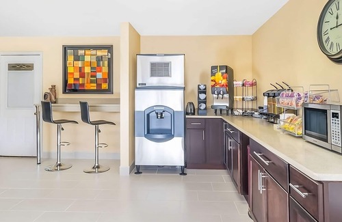 Lookout Valley Neighborhood Association Resort | Convenient Stay in Knights Inn Chattanooga! Pet Friendly Property!