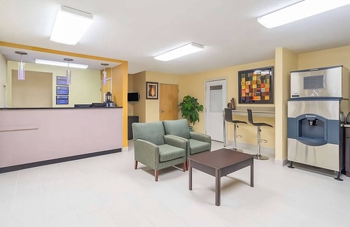Lookout Valley Neighborhood Association Resort | Convenient Stay in Knights Inn Chattanooga! Pet Friendly Property!