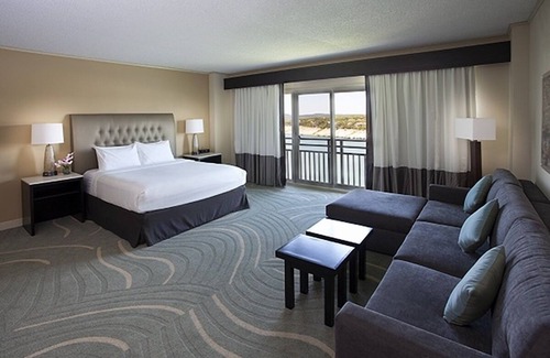 Lakeway Hotel | Convenient Stay! Room with Lakeview, Outdoor Pool, Free Parking!