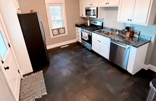 Jefferson City House | Convenient to downtown and highways in Jefferson City, spacious all to yourself
