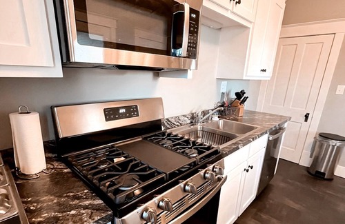 Jefferson City House | Convenient to downtown and highways in Jefferson City, spacious all to yourself
