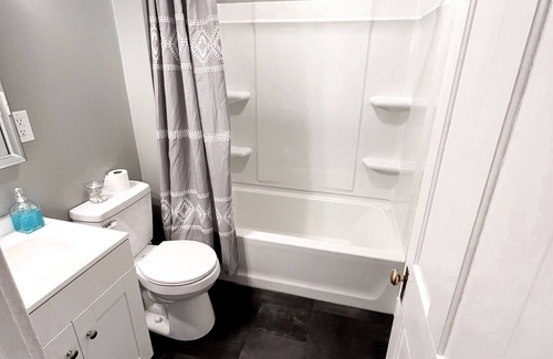 Jefferson City House | Convenient to downtown and highways in Jefferson City, spacious all to yourself