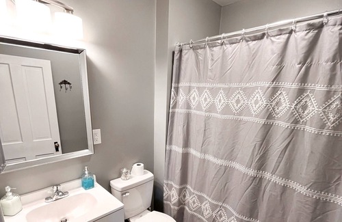 Jefferson City House | Convenient to downtown and highways in Jefferson City, spacious all to yourself