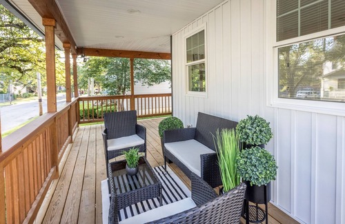 Roselawn Finance House | convenient to everything kingx3 free onsite parking full kitchen ping pong