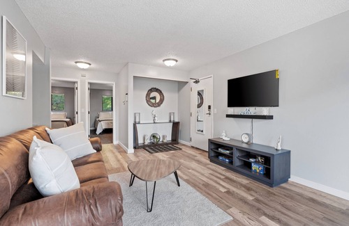 St. Louis Park Apartment | Convenient West End Apartment
