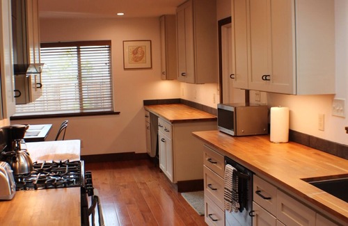 Walnut Creek House | Conveniently Located Walnut Creek House 3 Br, 2 Ba w/Large Private Backyard