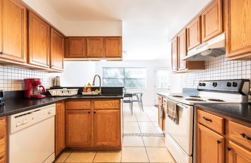 North San Antonio - SAT House | Conveniently located and comfortable 3 bedroom house.