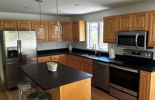 Falmouth Foreside House | Conveniently Located 3-Bedroom House by Route 1